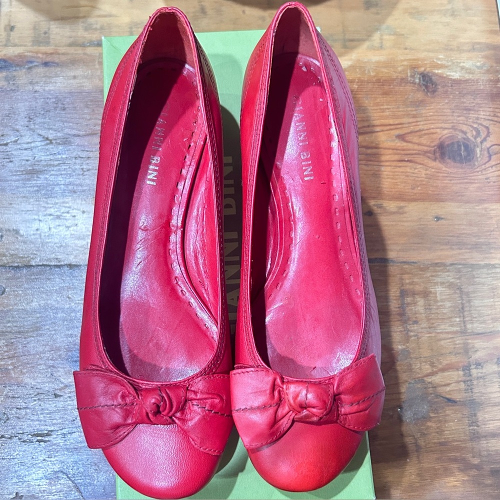 Giani Bernini Red Bow Flats